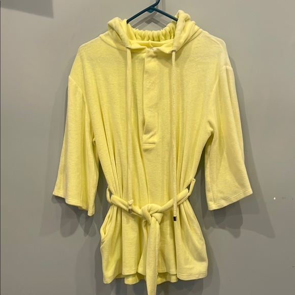 Yellow Hooded Terry cloth shorts jumper with Belt - Picture 1 of 4